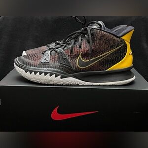 Nike Kyrie Irving 7 Roswell Rayguns
